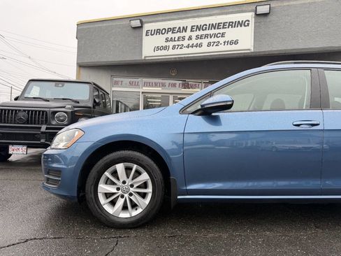 Used 2016 Volkswagen Golf S image 10