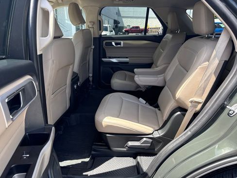 Used 2022 Ford Explorer XLT w/ Equipment Group 202A image 14