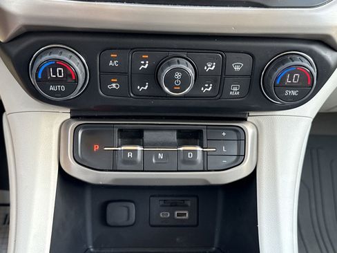 Used 2022 GMC Acadia Denali w/ Denali Technology Package image 32