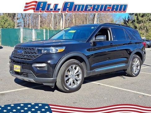Certified 2022 Ford Explorer XLT w/ Equipment Group 202A image 1