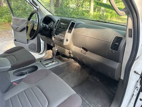 Used 2012 Nissan Frontier PRO-4X AWD/4WD image 18