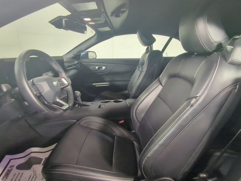 Used 2025 Ford Mustang Premium image 11