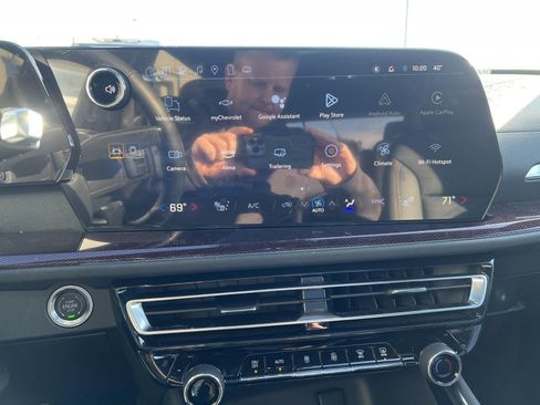 Used 2025 Chevrolet Traverse Z71 w/ Driver Confidence Package image 12