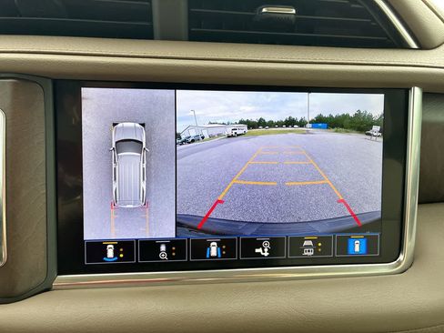 Used 2021 GMC Yukon Denali w/ Denali Premium Package AWD/4WD image 15