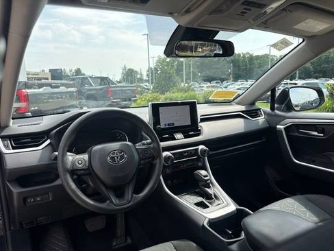 Used 2025 Toyota RAV4 XLE AWD/4WD image 26