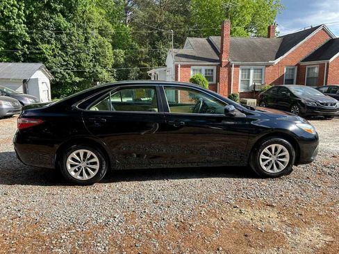 Used 2017 Toyota Camry LE FWD image 20