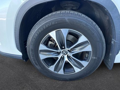 Used 2021 Toyota Highlander XLE image 10