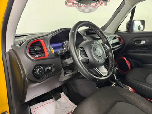 Used 2018 Jeep Renegade Trailhawk w/ UConnect 8.4 Nav Group AWD/4WD image 10