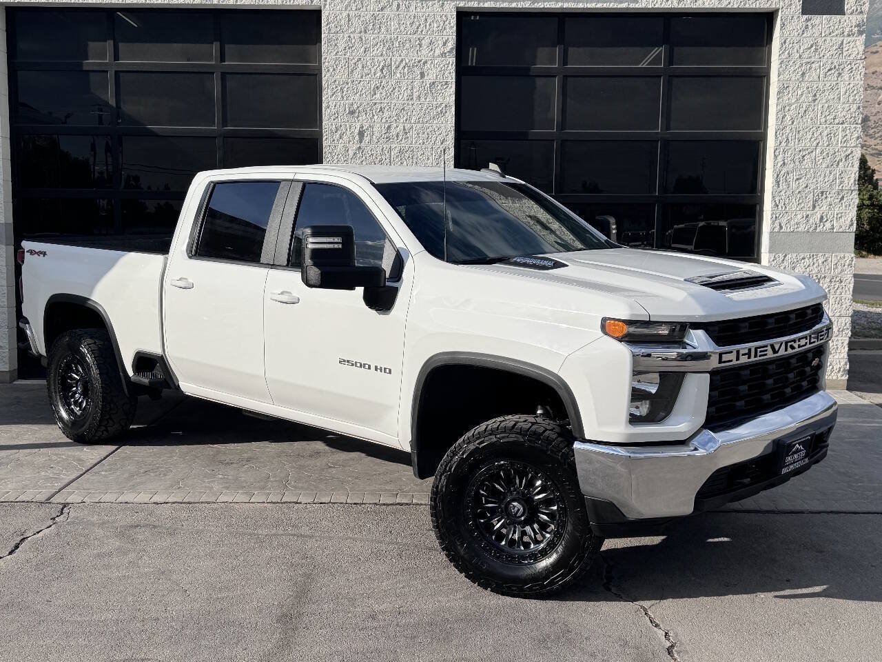 Used 2022 Chevrolet Silverado 2500 LT w/ Fleet Comfort Package AWD/4WD image 2