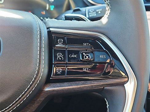 Used 2023 Jeep Grand Cherokee Overland image 31