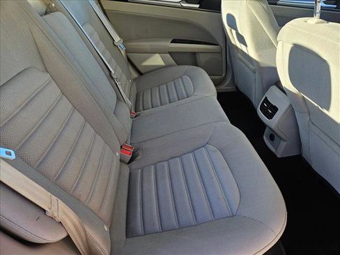Used 2019 Ford Fusion SE image 18