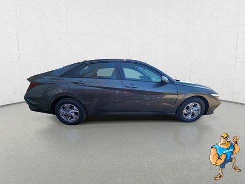 New 2026 Hyundai Elantra SE image 4