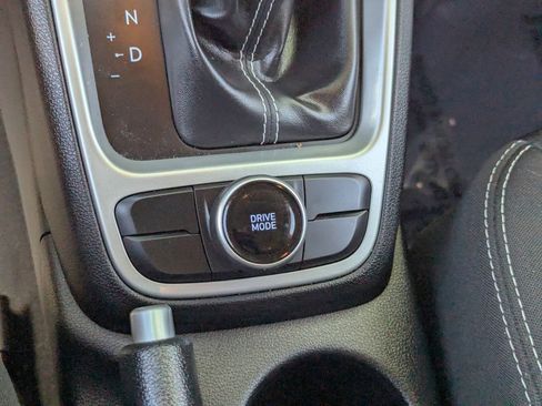 Used 2025 Hyundai Venue SEL image 29