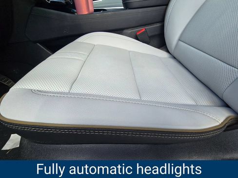 Certified 2025 Chevrolet Traverse High Country FWD image 20