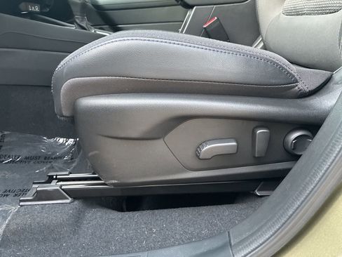 Used 2025 Subaru Forester Premium AWD/4WD image 18