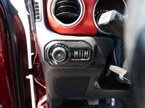 Used 2021 Jeep Wrangler Unlimited Rubicon AWD/4WD image 11