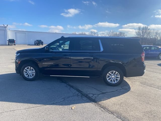 Used 2023 Chevrolet Suburban LT AWD/4WD image 3