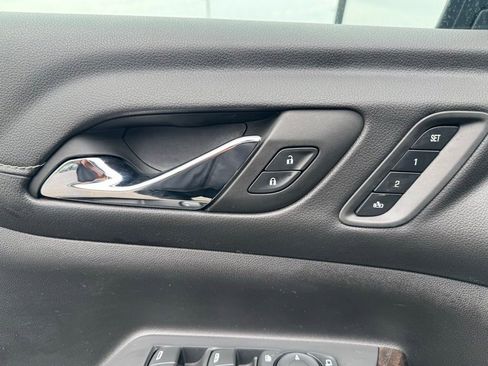 Used 2023 GMC Acadia Denali w/ Denali Technology Package AWD/4WD image 17