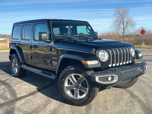Used 2021 Jeep Wrangler Unlimited Sahara w/ Uconnect 4C Nav & Sound Group image 6