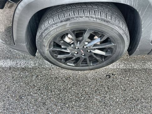 Used 2023 GMC Terrain SLE w/ Driver Convenience Package image 12