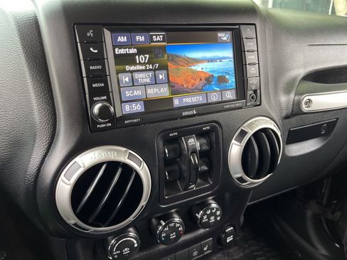 Used 2018 Jeep Wrangler Unlimited Rubicon w/ Cold Weather Group AWD/4WD image 36