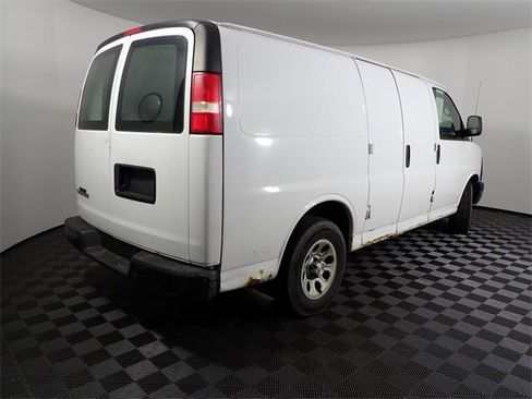 Used 2009 Chevrolet Express 1500 image 11