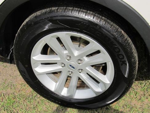 Used 2017 Ford Explorer XLT w/ Equipment Group 202A image 17