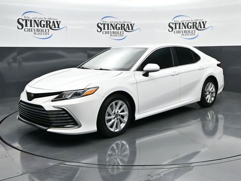Used 2024 Toyota Camry LE image 3