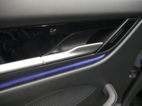 Certified 2026 Porsche Macan 4 Electric AWD/4WD image 18