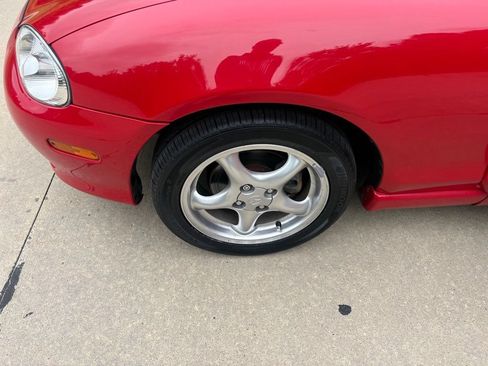 Used 2002 MAZDA MX-5 Miata RWD image 37
