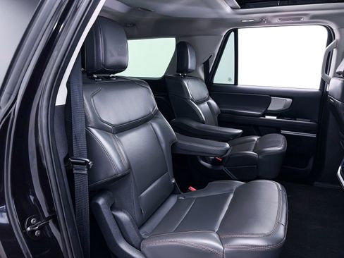 Used 2025 Ford Expedition Max Active AWD/4WD image 38