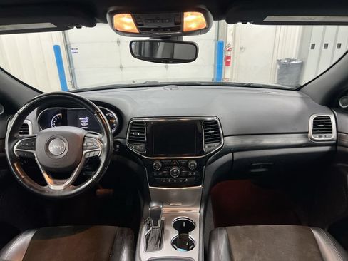 Used 2019 Jeep Grand Cherokee Altitude AWD/4WD image 10