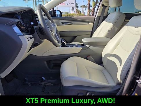 Used 2021 Cadillac XT5 Premium Luxury image 10