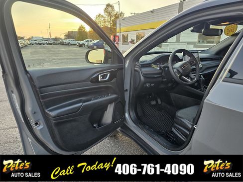 Used 2023 Jeep Compass Trailhawk image 17