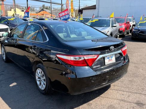 Used 2016 Toyota Camry LE image 5