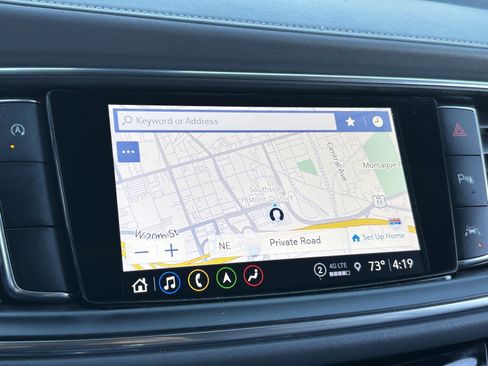 Used 2024 Buick Enclave Premium image 4