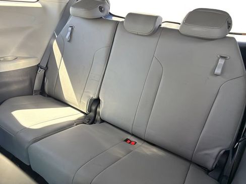 Certified 2022 Toyota Sienna XLE w/ XLE Plus Package FWD image 21