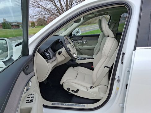 New 2025 Volvo XC90 T8 Plus image 10