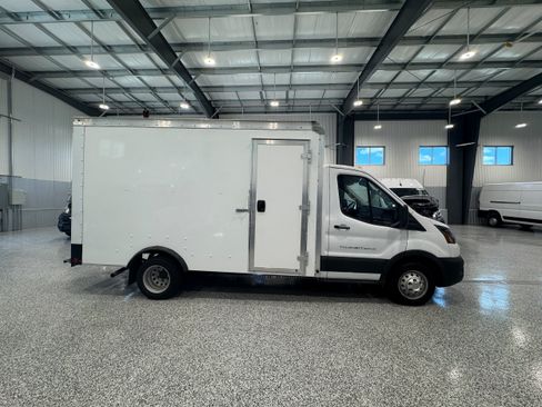 Used 2023 Ford Transit 350 DRW RWD image 4