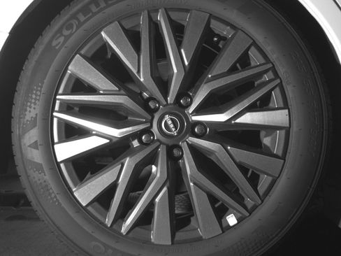 Used 2025 Nissan Altima 2.5 SV FWD image 15