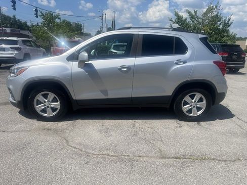 Used 2017 Chevrolet Trax LT w/ Driver Confidence Package image 3