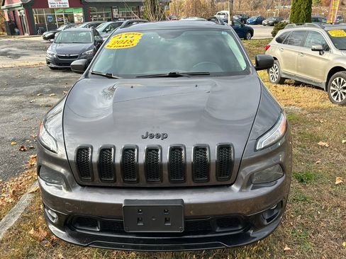 Used 2018 Jeep Cherokee Latitude image 2
