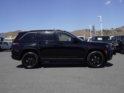 New 2026 Jeep Grand Cherokee Altitude AWD/4WD image 3