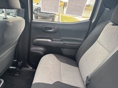 Used 2023 Toyota Tacoma TRD Off-Road image 15