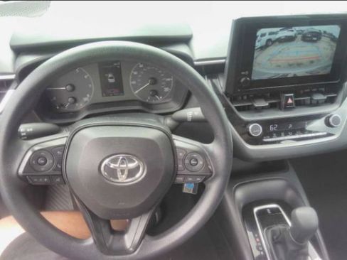 Used 2024 Toyota Corolla LE FWD image 5