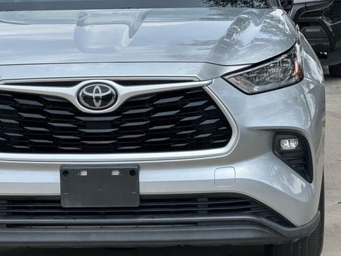 Used 2020 Toyota Highlander LE AWD/4WD image 9