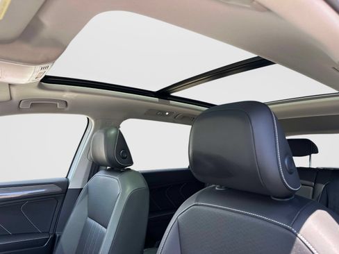 Certified 2022 Volkswagen Tiguan SE FWD image 17
