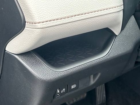 Used 2025 Toyota RAV4 XLE AWD/4WD image 21