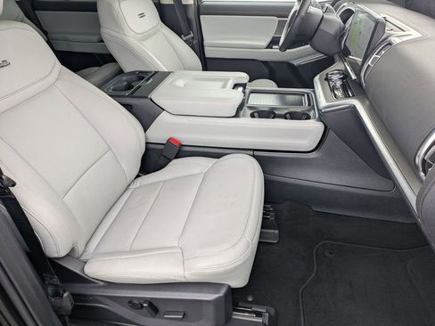 Used 2025 Ford Expedition Platinum image 22