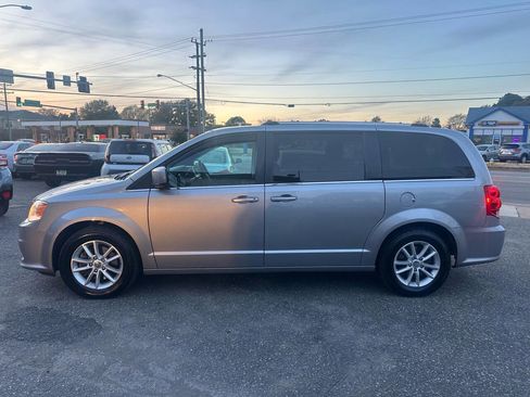 Used 2020 Dodge Grand Caravan SXT image 3